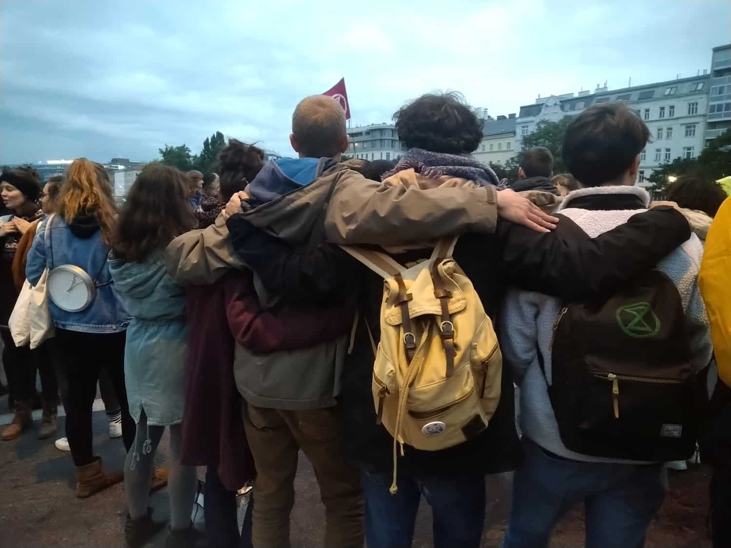 AktivistInnen auf der besetzten Salztorbrücke wärend der Rebellion Week im Oktober 2019 in Wien